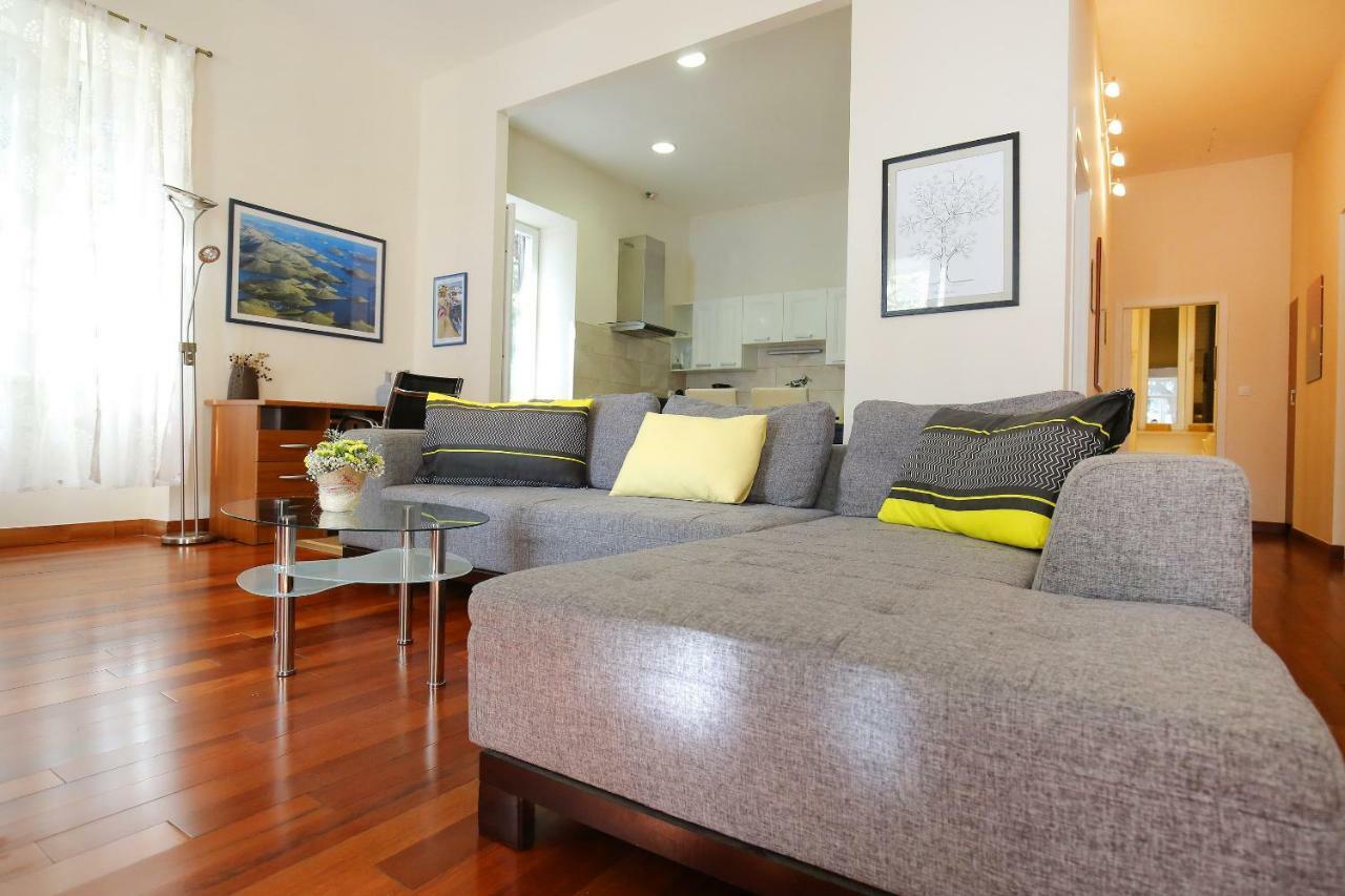 Seafront Beach Apartment - Directly At The Beach Zára Kültér fotó